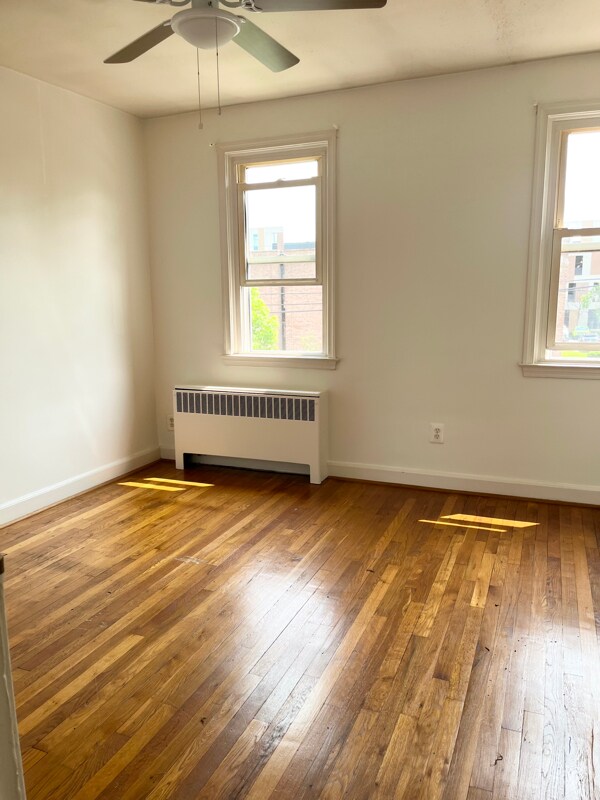 Foto del edificio - 906 Pine Heights Ave