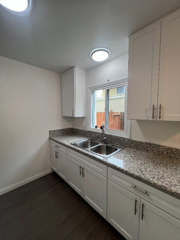 Primary Photo - 1827 W Glencrest Ave