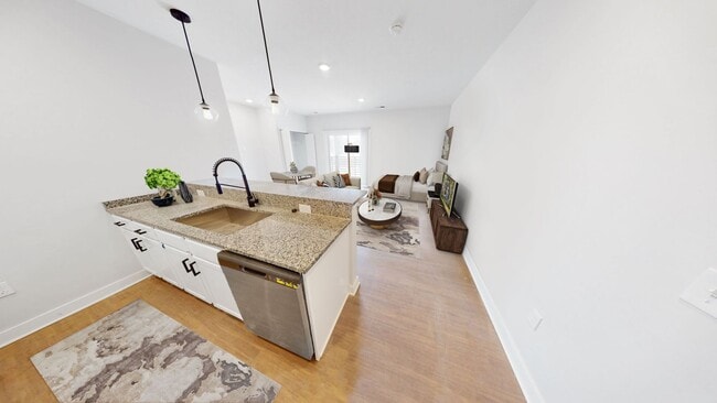 Building Photo - 825 S Washington Ave