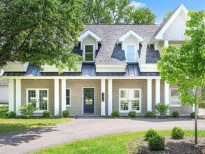 Building Photo - 608 W 55th St