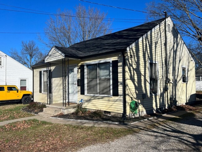 Building Photo - 2 Bedroom and 1 Bath Home