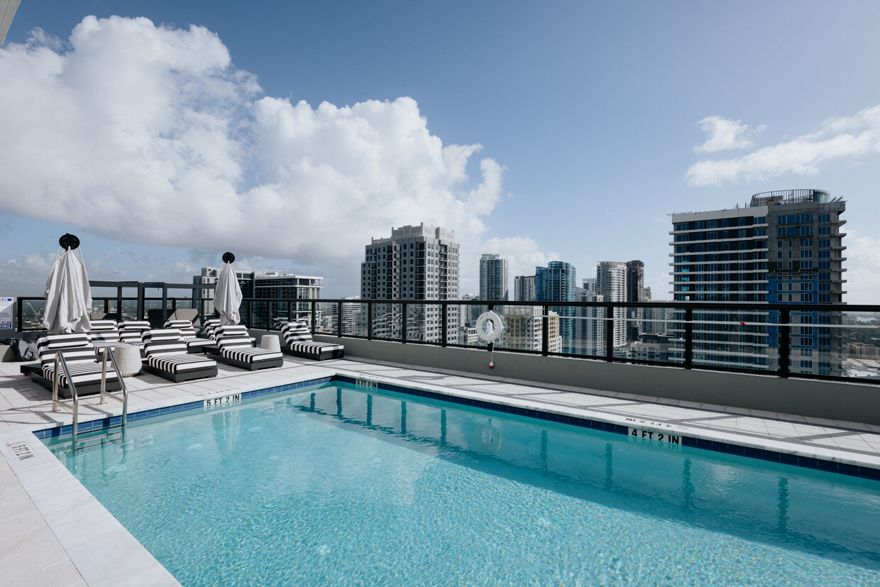 Roof top Pool - 443 SW 3rd Ave