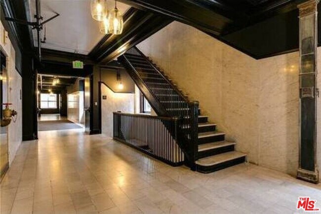 Foto del edificio - 460 S Spring St