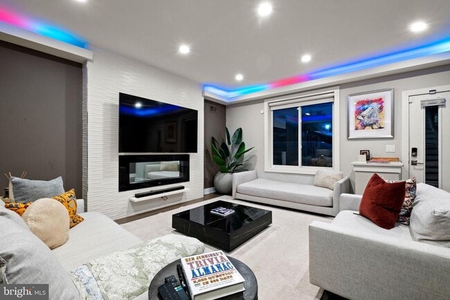 Building Photo - 1121 Earl St