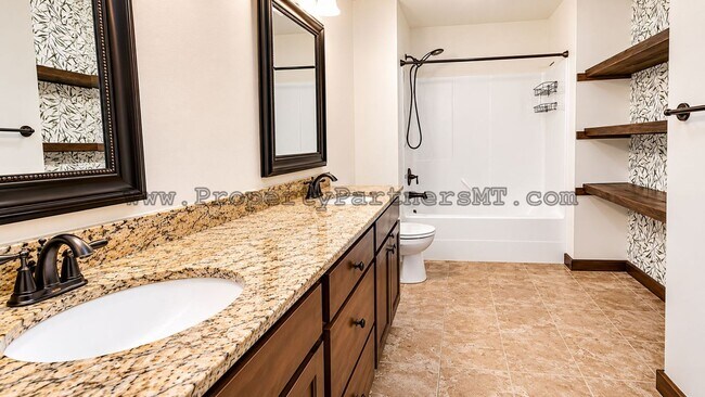 Foto del edificio - 3 Bed 2.5 Bath Upscale Condo