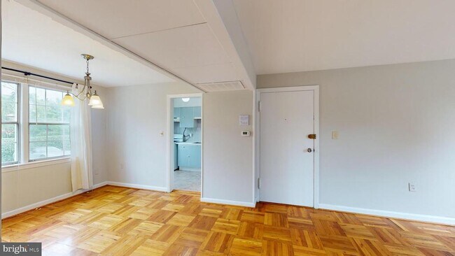 Foto del edificio - 6512 Potomac Ave