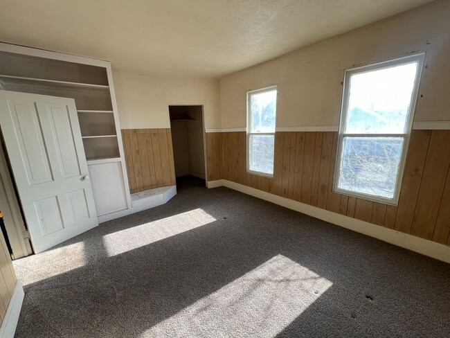 Building Photo - 3 bed 1.5 bath house in Davenport availabl...