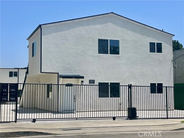 Foto principal - 7726 Laurel Canyon Blvd
