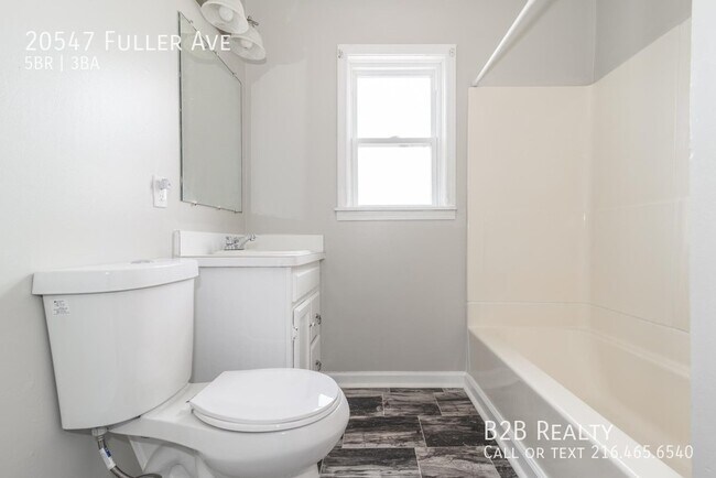 Building Photo - Beautiful and Newly Renovated Single Famil...