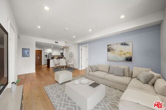 Building Photo - 105 S Mariposa Ave
