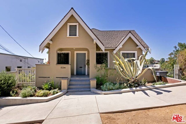 Primary Photo - 1120 W Edgeware Rd