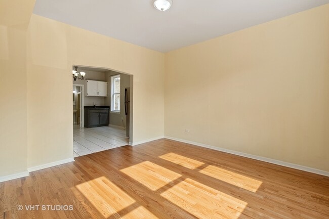 Foto del edificio - 3329 N Leavitt St