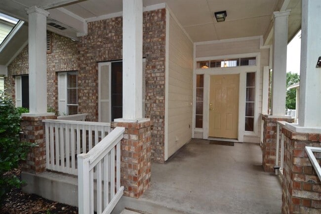 Building Photo - 316 Strawn