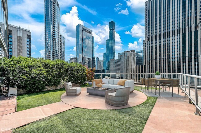 Foto del edificio - 240 E Illinois St