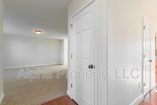 Building Photo - 6 Olivine Way