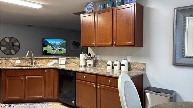 Foto del edificio - 157 Shadow Lakes Dr