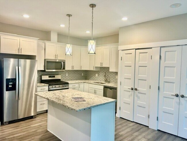 Foto del edificio - 5683 Sunstone Pl
