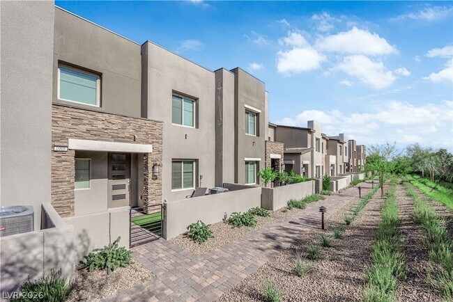 Foto del edificio - 600 N Carriage Hill Dr