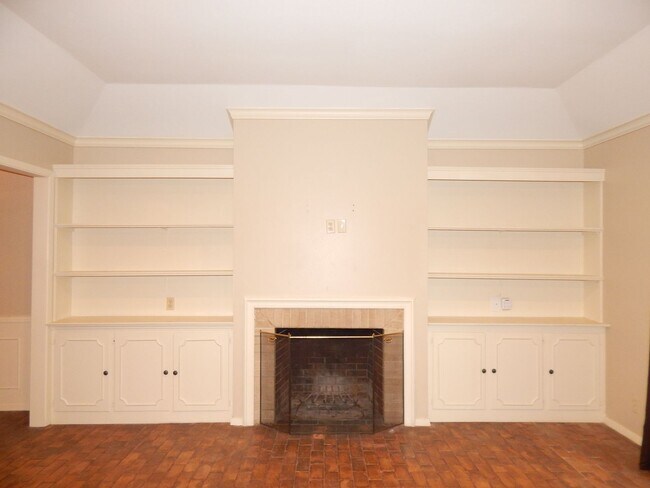 Building Photo - Spacious 3 Bedroom, 2 Bath Duplex in Tyler!