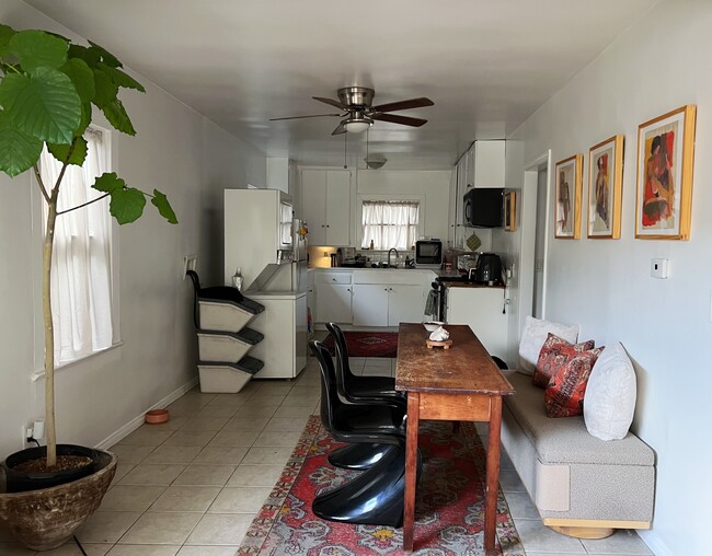 Planta abierta - 2215 Carmona Ave