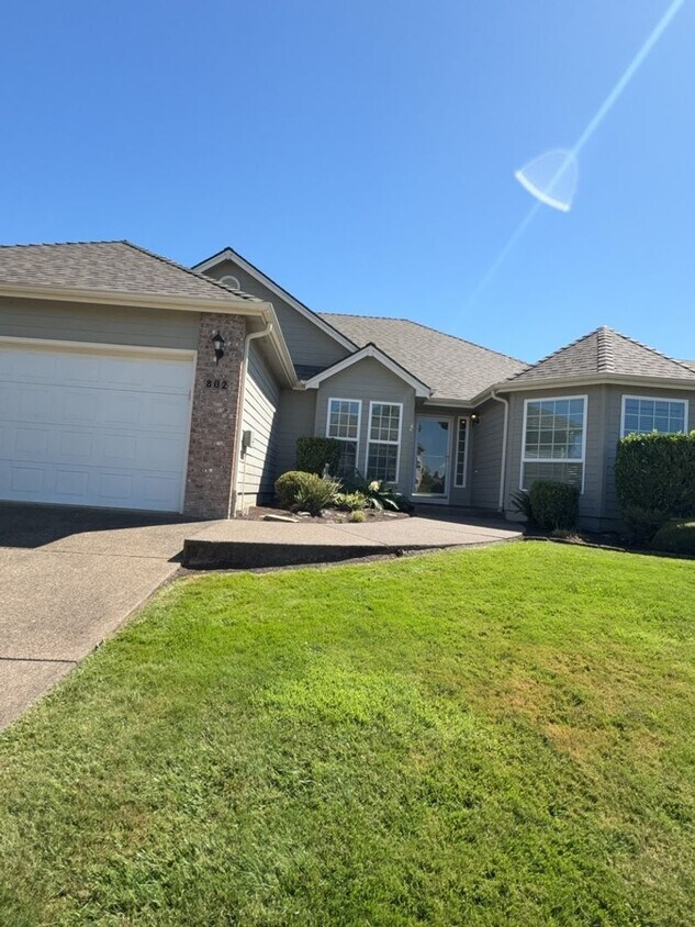 Primary Photo - Three Bedroom, Two Bath in the Vineyards N...
