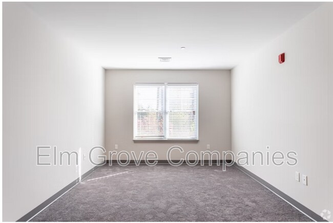 Building Photo - 7 Bridle Path
