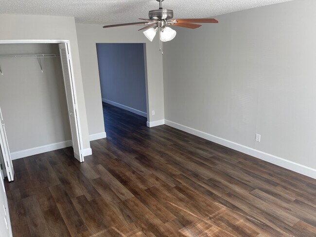 Living Room - 610 Casa Park Court O
