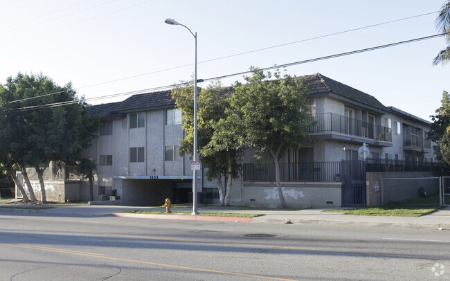 Foto del edificio - 1633 Bundy Dr