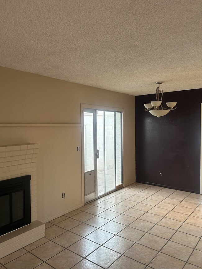 Building Photo - 726 E Villa Rita Dr