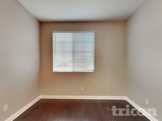 Foto del edificio - 5741 Spice St