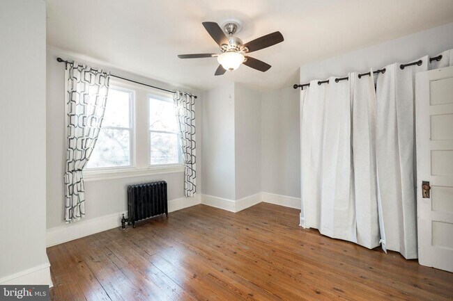 Foto del edificio - 317 W Wood St