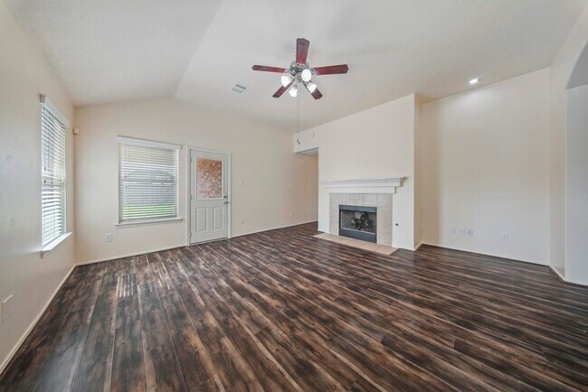 Foto del edificio - 5015 Bridgecrossing Ct