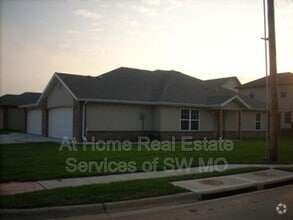 Building Photo - 617 Rilynn Ave