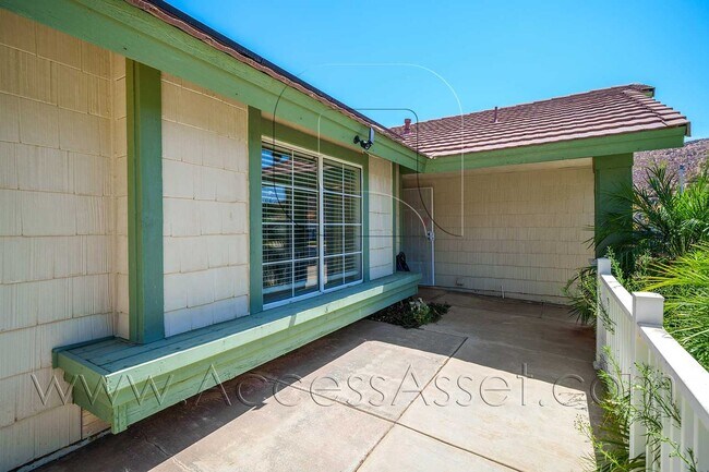 Foto del edificio - Charming 3 Bed/2 Bath Home With Pool In La...