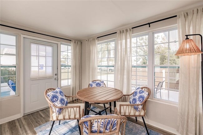 Foto del edificio - 688 Constance Rd