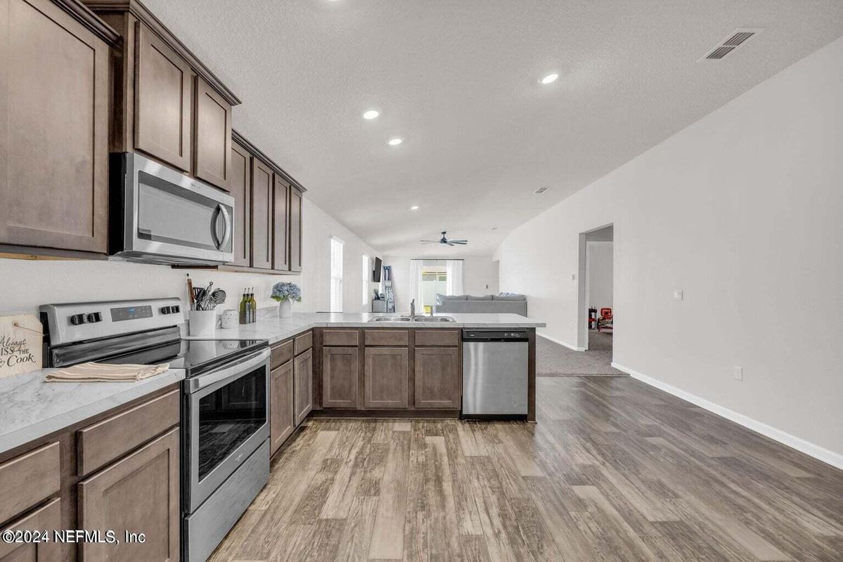 Foto del edificio - 2461 Oak Stream Dr