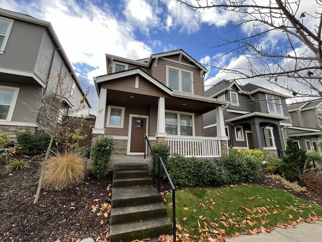 Building Photo - Well-Designed Home with Big Kitchen Island & Upstairs Loft