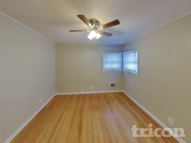 Foto del edificio - 3343 N Ellen Dr