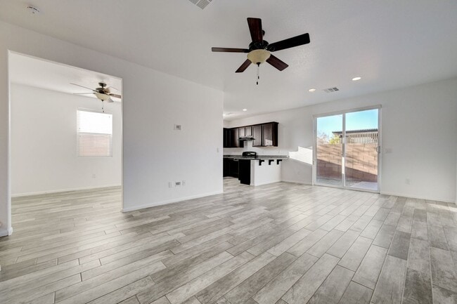 Foto del edificio - Single Family Home in Southwest Las Vegas