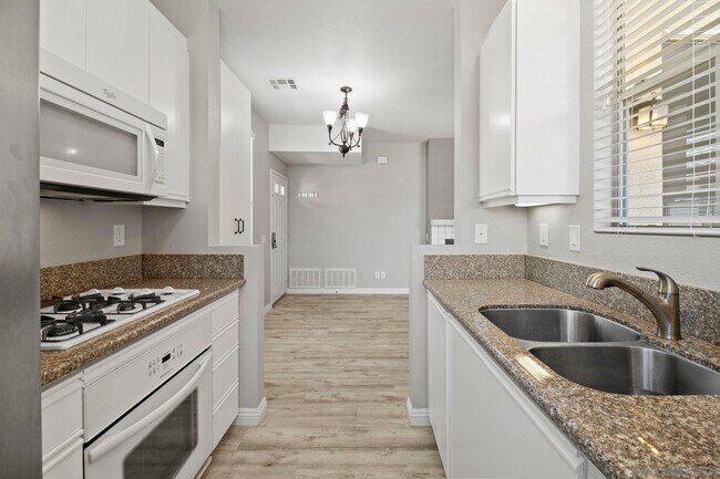 Building Photo - 10850 Sabre Hill Dr