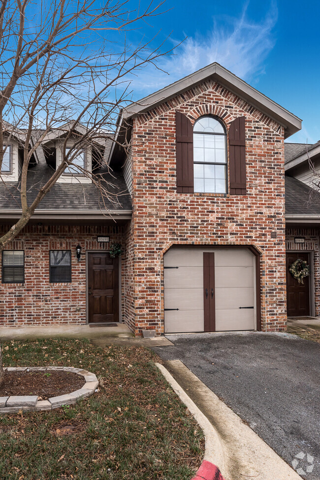 Building Photo - 4069 Glenstone Terrace