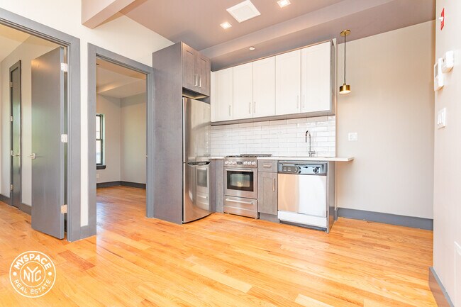 Building Photo - 1443 Lincoln Pl