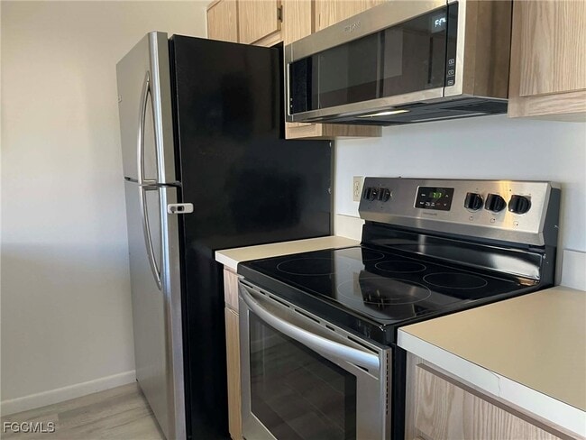 Building Photo - 5266 Cedarbend Dr