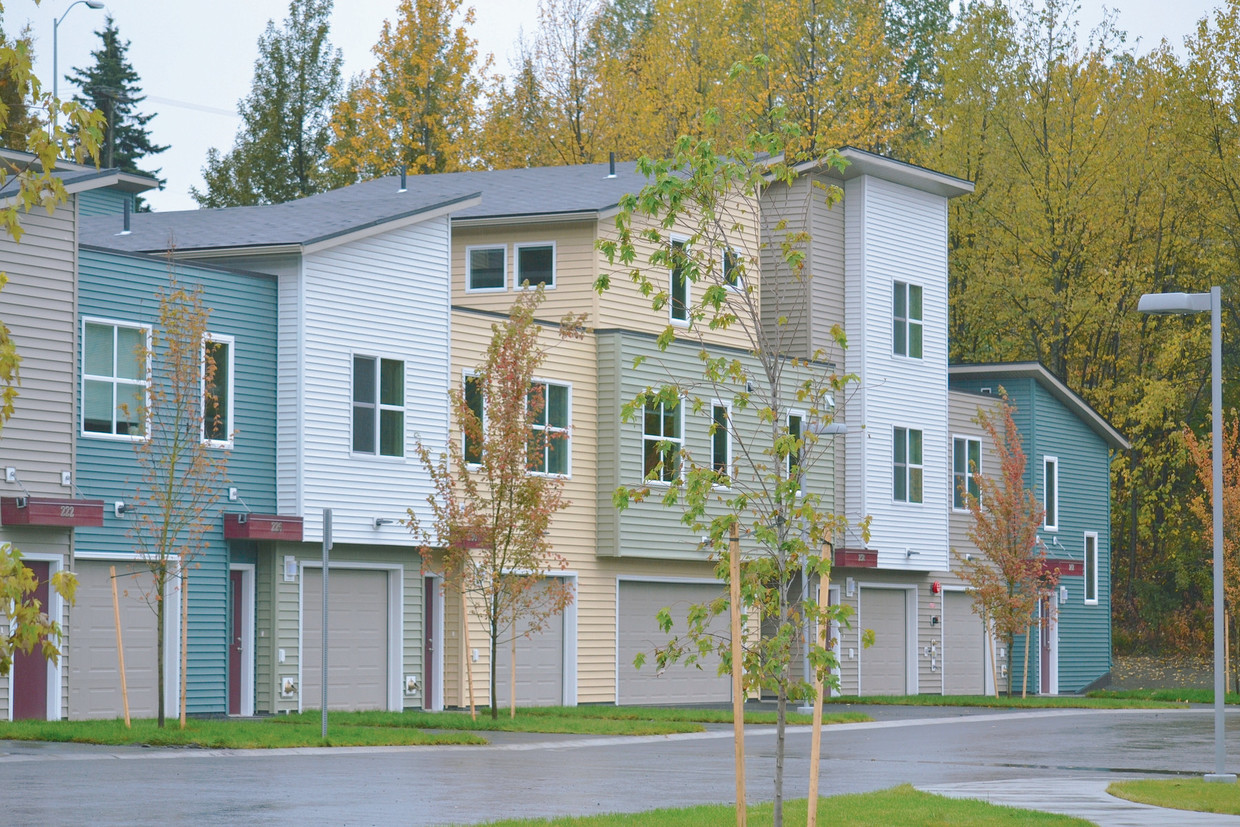 Primary Photo - Loussac Place Apartments