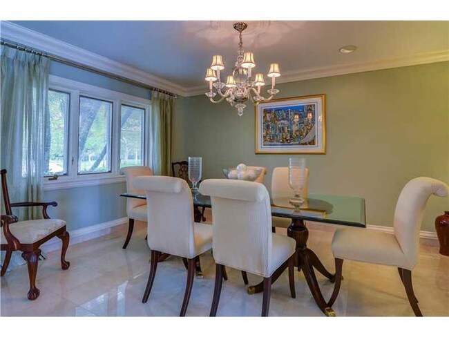 Building Photo - 625 Solano Prado