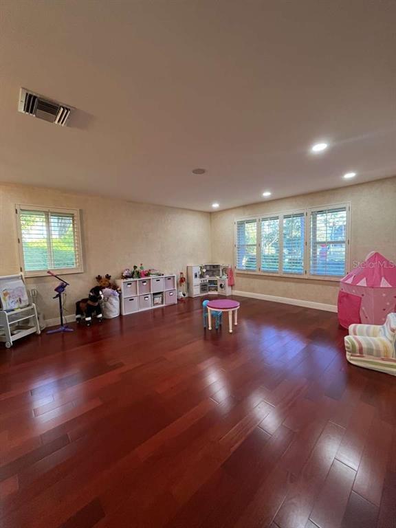 Foto del edificio - 2527 Lakes Dr