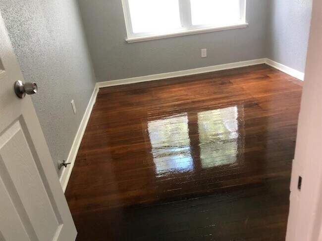 Foto del edificio - 4314 Tareyton Ln