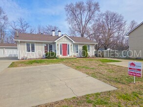 Building Photo - 3421 Merle Hay Rd