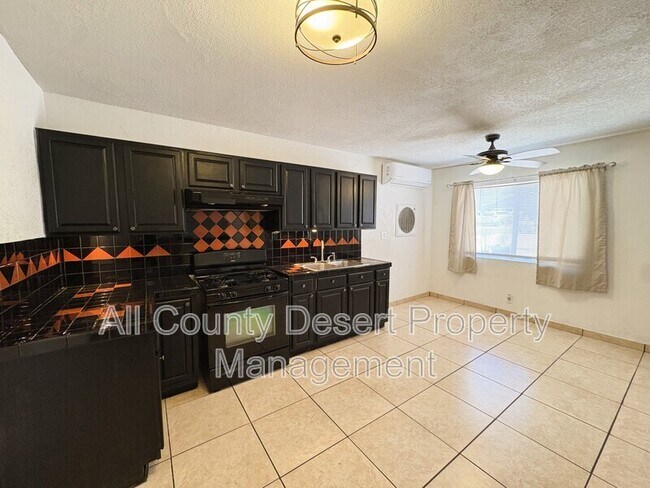 Foto del edificio - 66917 Flora Ave