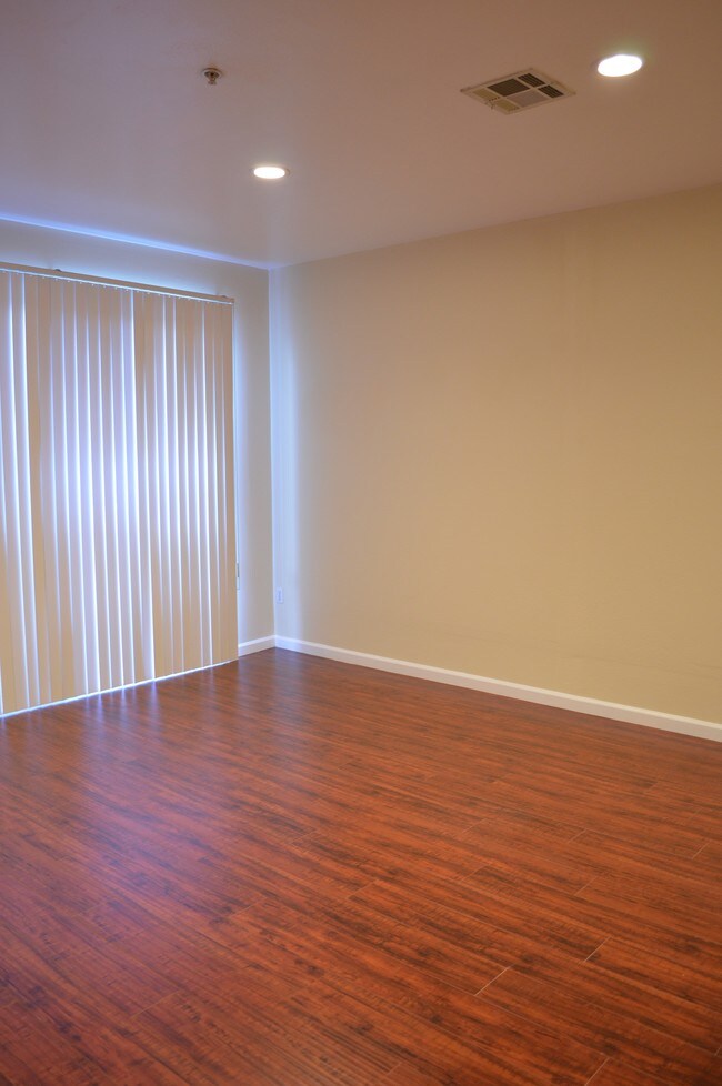 Foto del edificio - Satsuma Townhomes